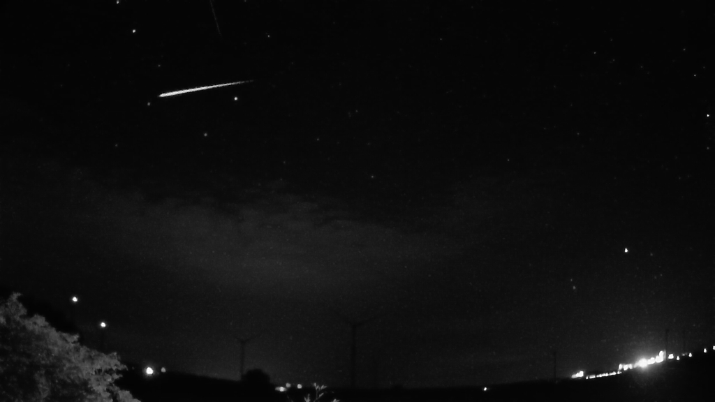 Meteor_20230813_232628.jpg